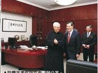 欧豪年书作挂在老萧办公室
