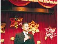 陆炳文推崇余光中诗教兴国