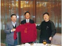 接受李晓东宴请