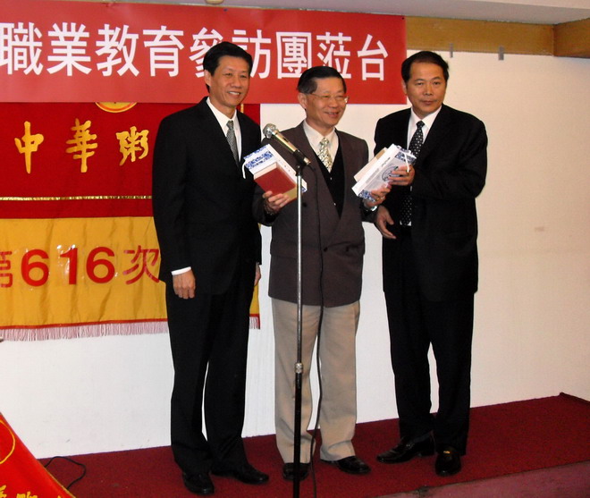 吳少鋒孫銀聰領团參加粥集
