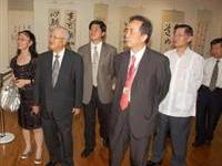 于右任法書向右看