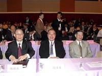 簡漢生林樹森全神貫注聽講