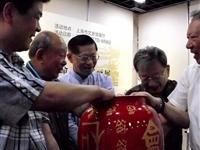 和瓶象徵和平相處
