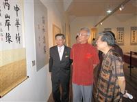 陆炳文陈元麟引张铭清观展