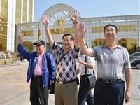 丁之发贺毅行热情欢送粥友