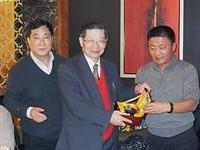中铁地产以国画石贺粥长寿