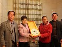 泉台民间交流协会赠礼结缘