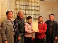 北粥访团回赠原民木雕精品