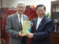 陆炳文赴行政院拜会陈士魁