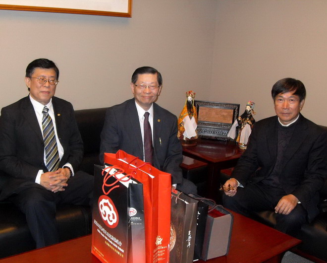 萧副总统办公室会客厅待命