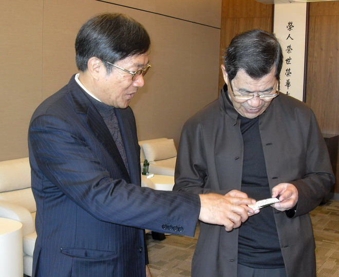 连战题写连氏店招名刺醒目