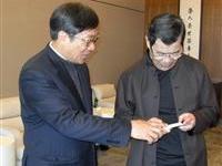 连战题写连氏店招名刺醒目