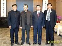 萧万长会见陆炳文话别留影