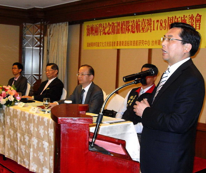 代表台州市政府感谢海谐会