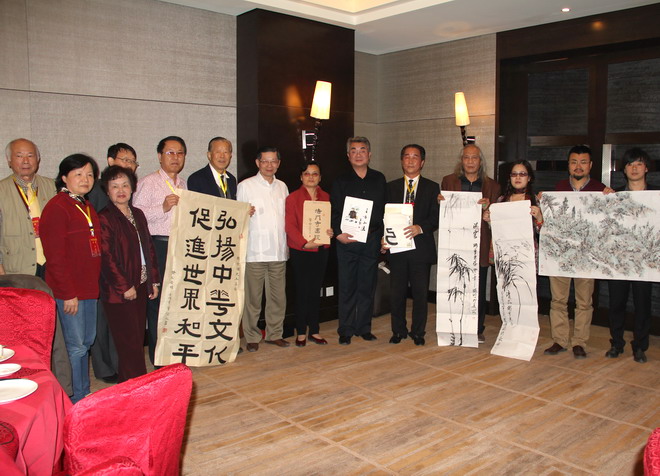名家字画移赠泉州全粥会馆