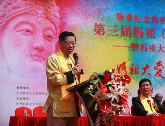 团长呼吁弘扬大爱无疆文化