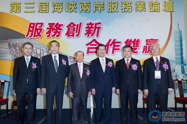 萧万长盼两岸合作布局全球