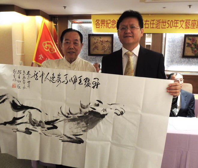 孙晋卿乐赠现场挥毫作马画