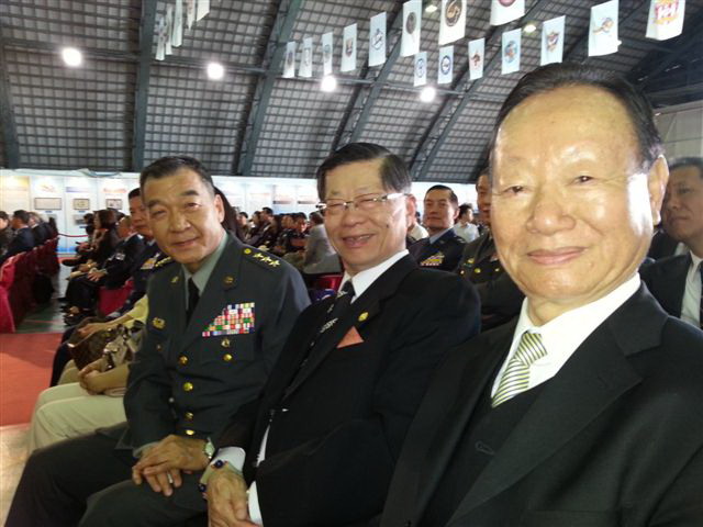 国防大学校长同座华美年会