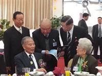 赠送粥会与飞虎辑予陈鸿铨