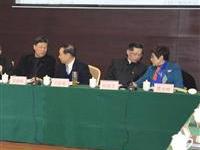 交头接耳各自表述终得共识