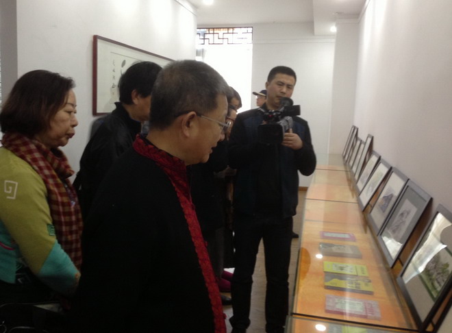 中国国家画院曾副院长观展