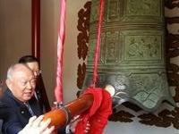 敲钟祈求妈祖保佑两岸和平