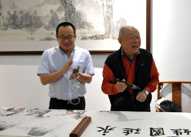 丁之发为巨幅马作题写画名
