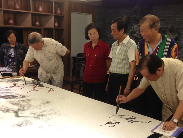 将军教授各展所长合作无间