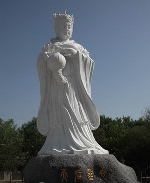 天津妈祖圣母雕像展现身姿