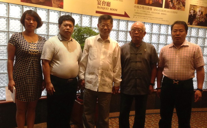 南京盐城粥会庆贺代表抵台