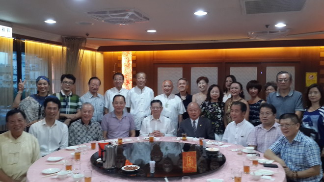 赖宗烟粥宴迎来庆贺团代表