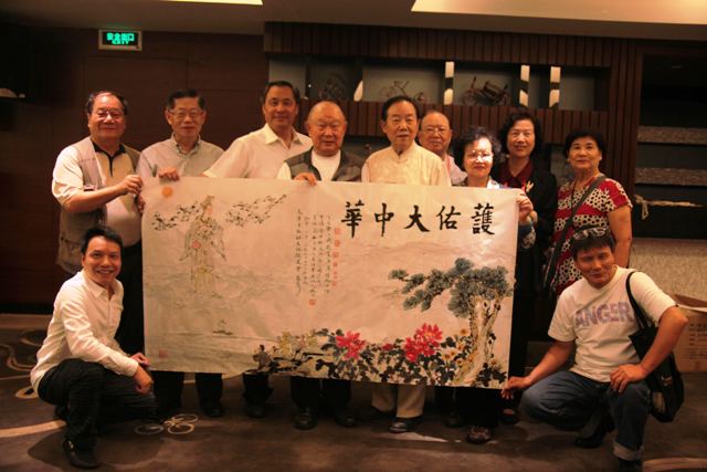 粥友在津合作畫護佑大中華