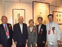 张克辉在丁之发作品前合影
