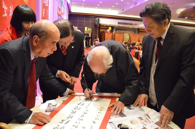 親自題寫全球粥会名號序列