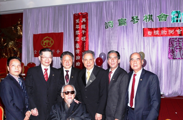 眾星拱月紐粥首集璀璨開席