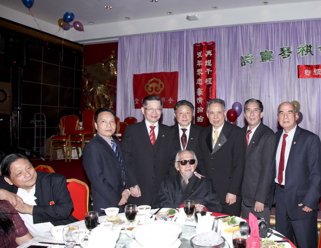 大家一锅粥没人可置身镜外