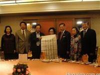 陆炳文向梁国扬赠送诗书作