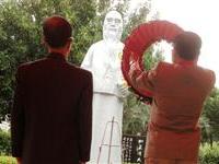 陸炳文率先向于公銅像致祭
