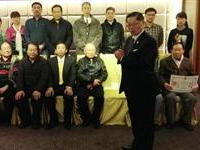 陆炳文躬亲主持颁授证仪式