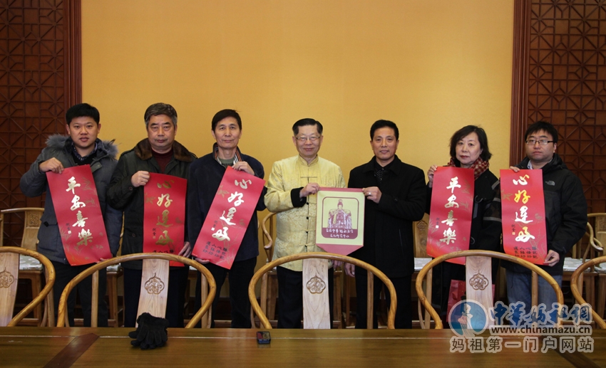 粥长送福到北京民俗博物馆