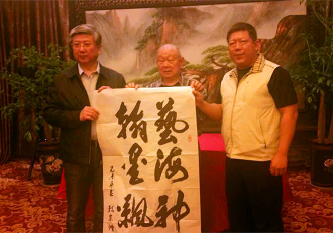 赖宗烟草书海内外广结善缘